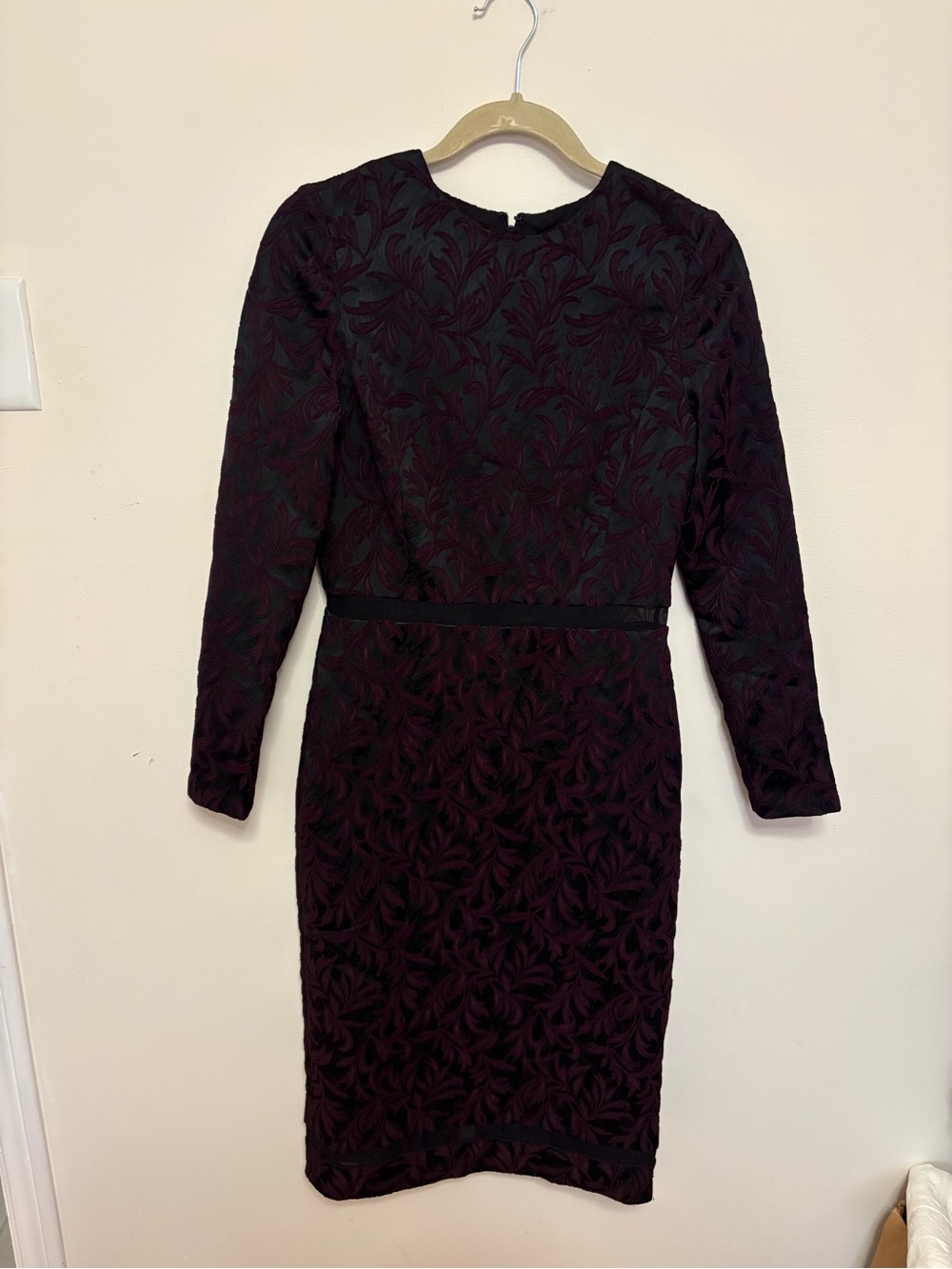 Alice & Olivia Dress Womens Sz 8 
Black Purple Midi Dark Floral Whimsigoth Glam
